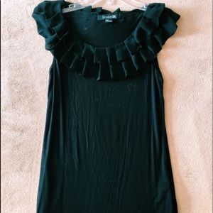 black tank top w/ ruffle collar